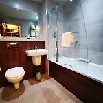 Bridge House Hotel, Leisure Club & Hotell Tullamore