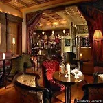 Bridge House Hotel, Leisure Club & فندق