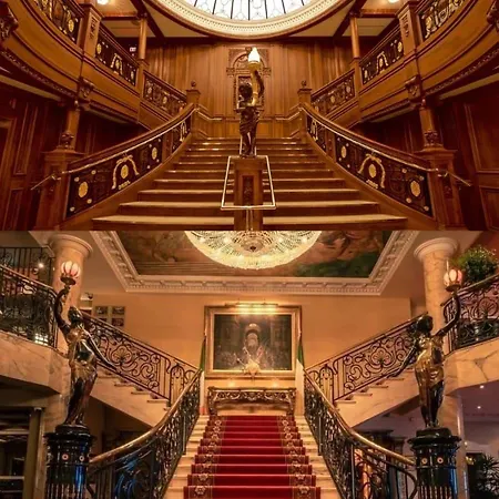 Bridge House Hotel, Leisure Club & Hotell
