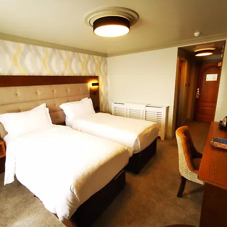 Bridge House Hotel, Leisure Club & Hotell