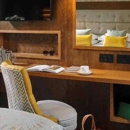 Bridge House Hotel, Leisure Club & Hotell